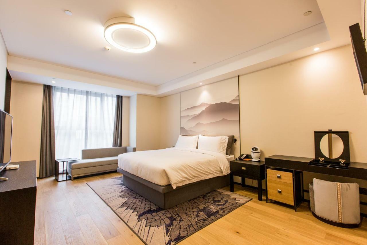 Howard Johnson By Wyndham Life Zhuoyuan Ningbo Dış mekan fotoğraf